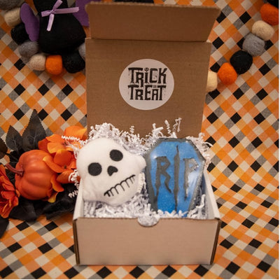 Halloween Gift Box with Plush and Coffin Bath Bomb - Oily BlendsHalloween Gift Box with Plush and Coffin Bath Bomb