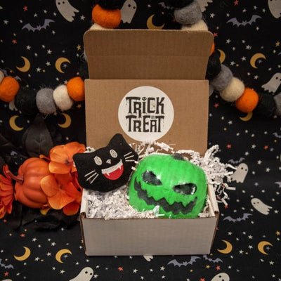 Halloween Gift Box with Plush and Jack O Lantern Bath Bomb - Oily BlendsHalloween Gift Box with Plush and Jack O Lantern Bath Bomb