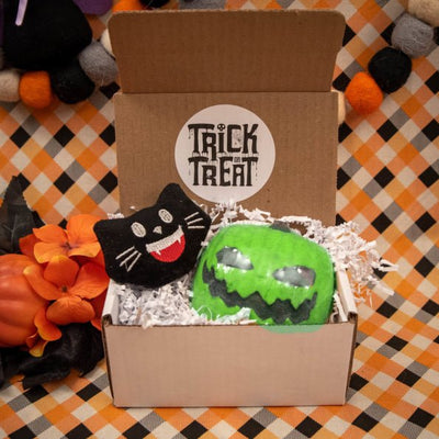 Halloween Gift Box with Plush and Jack O Lantern Bath Bomb - Oily BlendsHalloween Gift Box with Plush and Jack O Lantern Bath Bomb