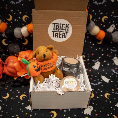 Halloween Gift Box with Plush, Cauldron and Shower Steamer - Oily BlendsHalloween Gift Box with Plush, Cauldron and Shower Steamer