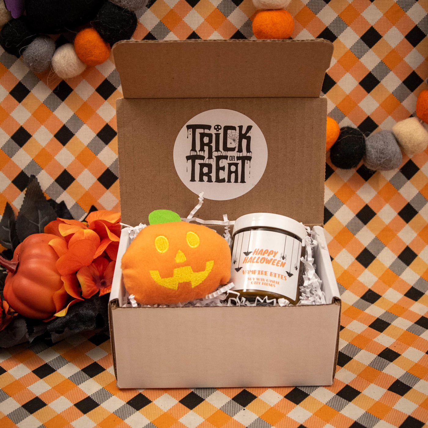 Halloween Gift Box with Candle and Plush - Oily BlendsHalloween Gift Box with Candle and Plush